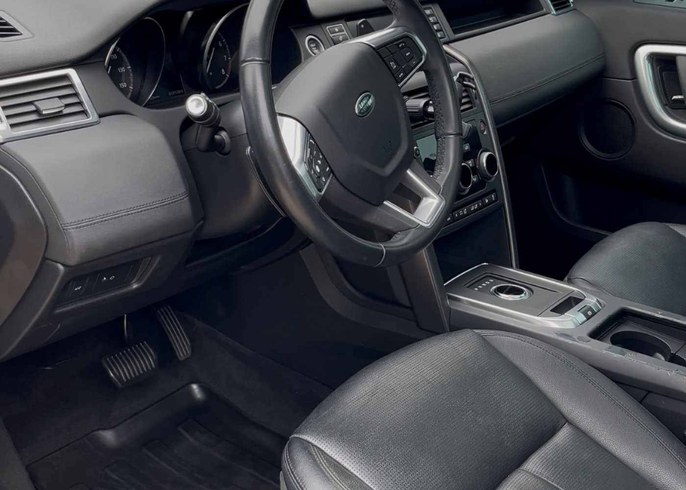 Land Rover interior detailing in West Palm Beach